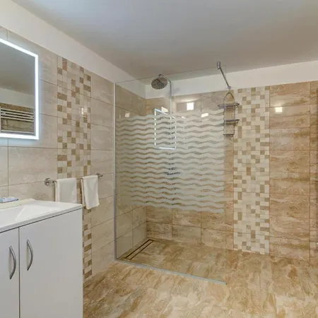 Stunning In With Wifi Holiday home Novi Vinodolski