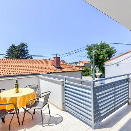 Front In Feriehus Novi Vinodolski